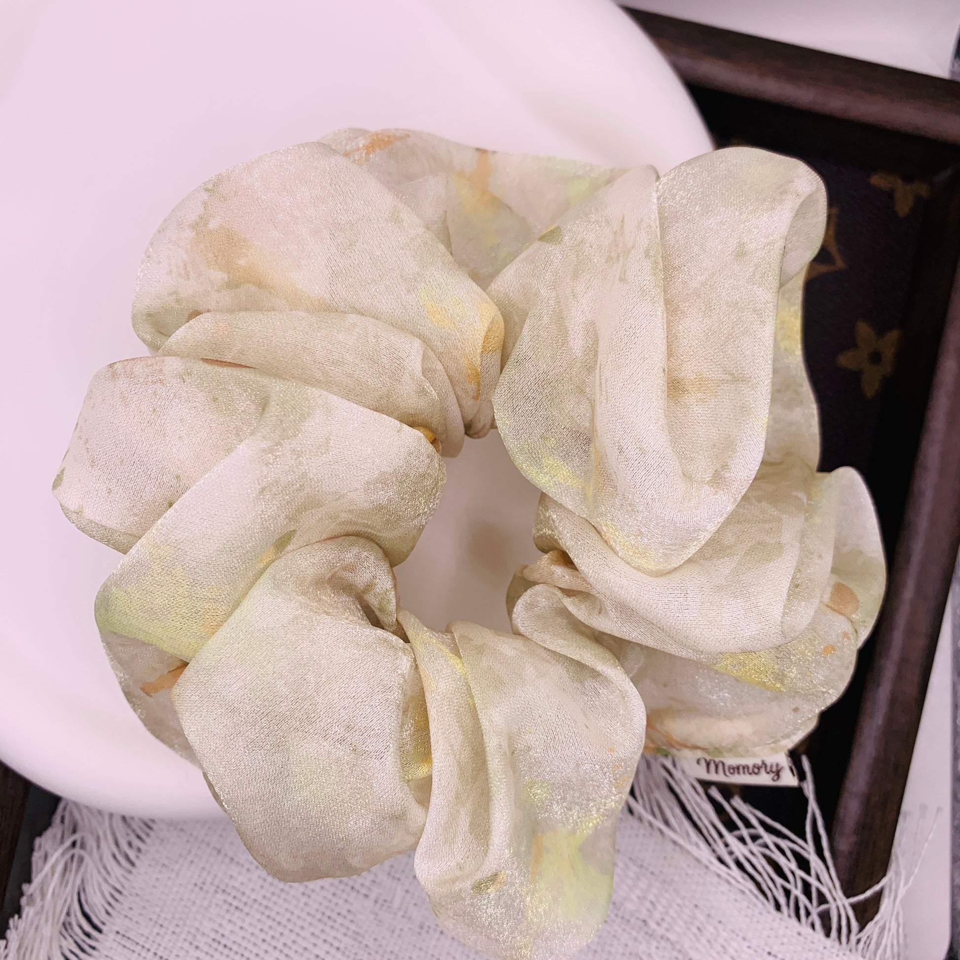 Golden Mist Organza-Haar Scrunchie 002