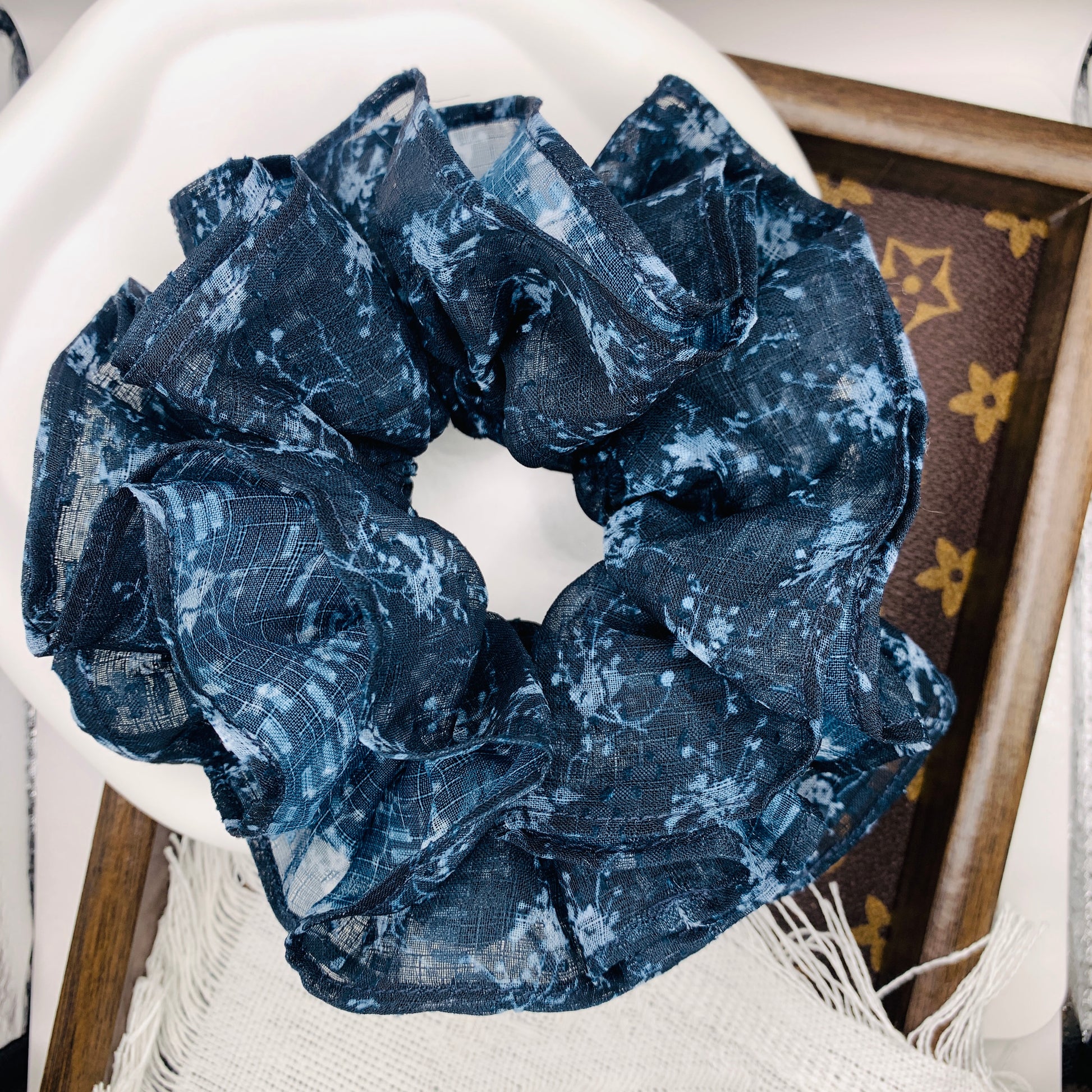 Mitternachtsblaues Batik-Haar Scrunchie 004