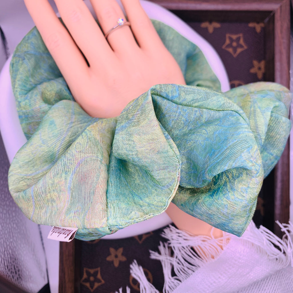 Smaragdbrise Scrunchie 010