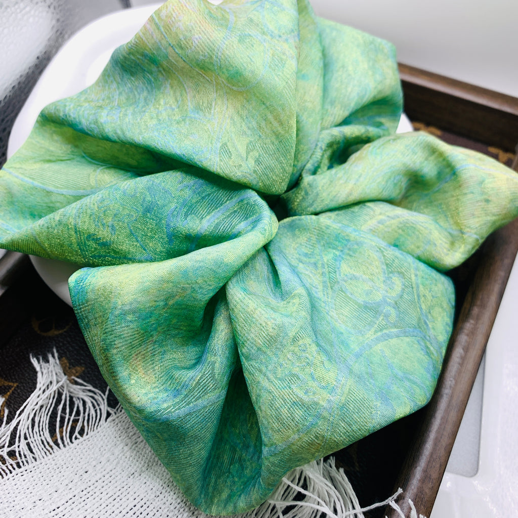 Smaragdbrise Scrunchie 010