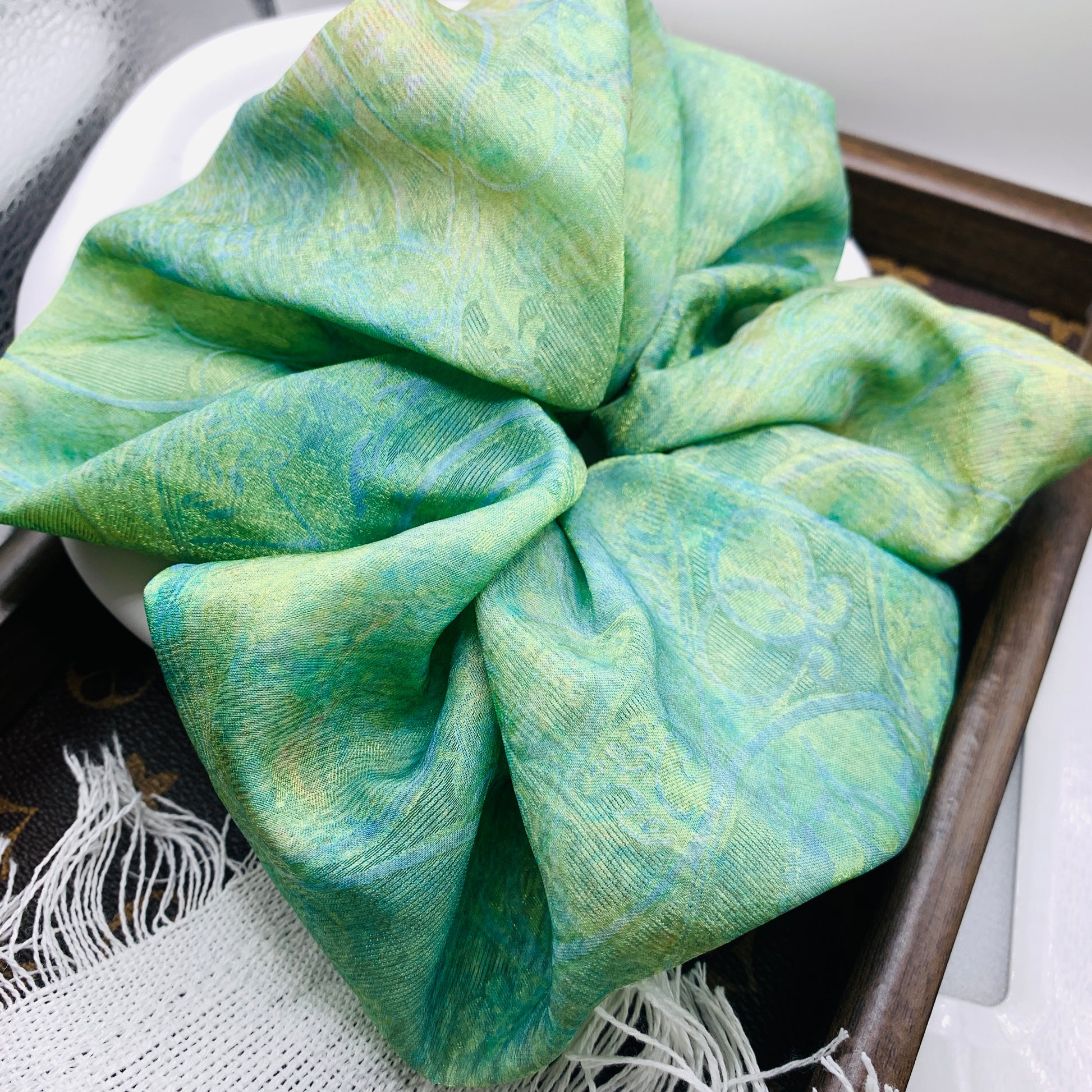 Smaragdbrise Scrunchie 010