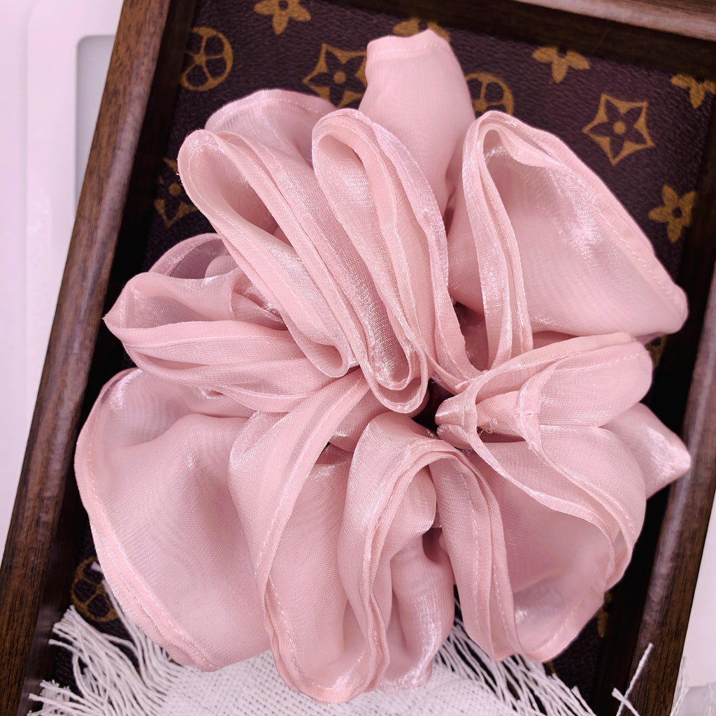 Zartrosa Organza-Haar Scrunchie 011