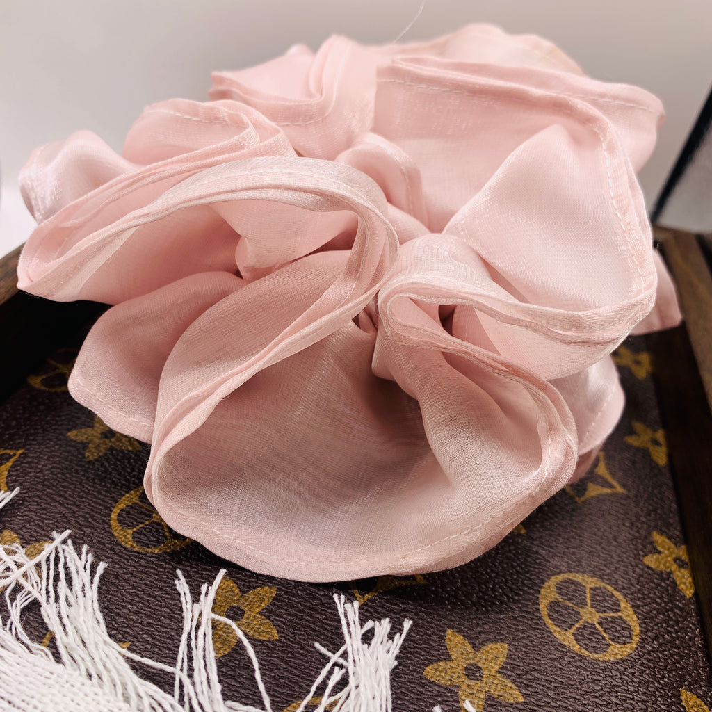 Zartrosa Organza-Haar Scrunchie 011