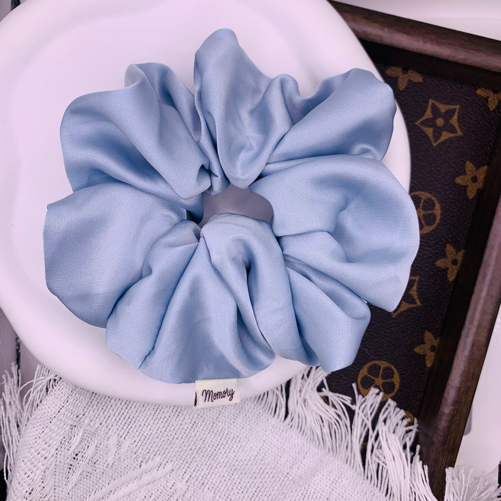 Himmelblaues Satin-Haar Scrunchie 012