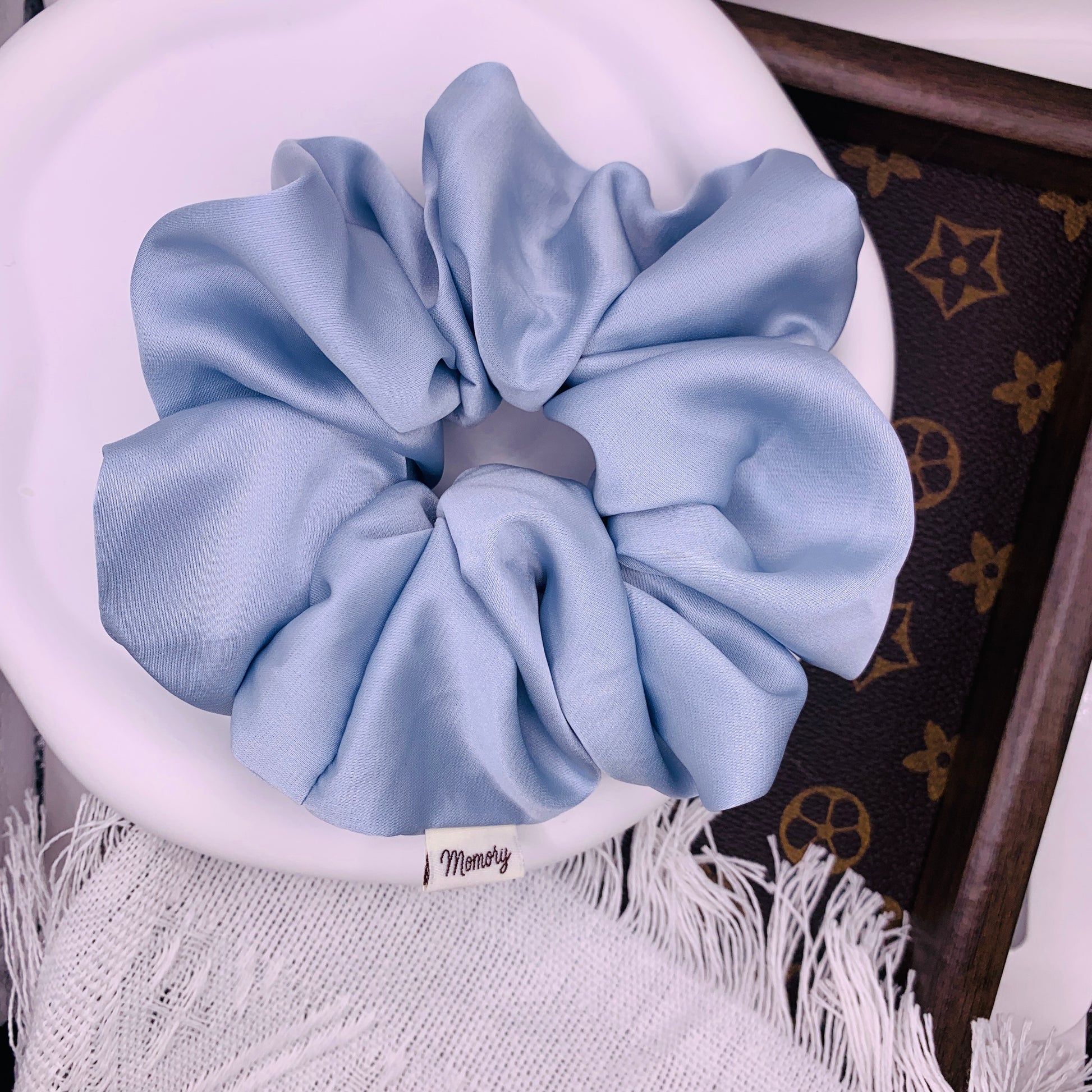 Himmelblaues Satin-Haar Scrunchie 012