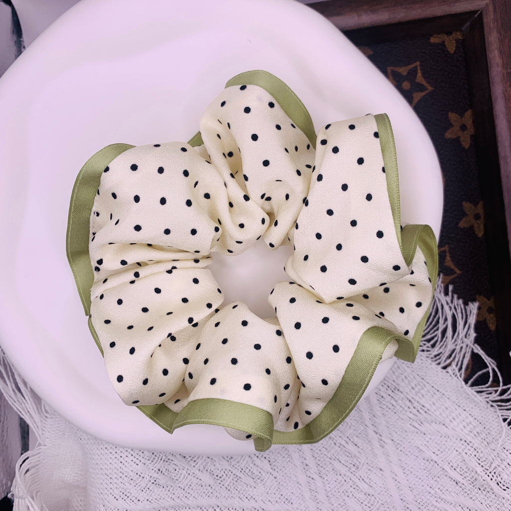 Satin-Haar Scrunchie mit Punkten 016