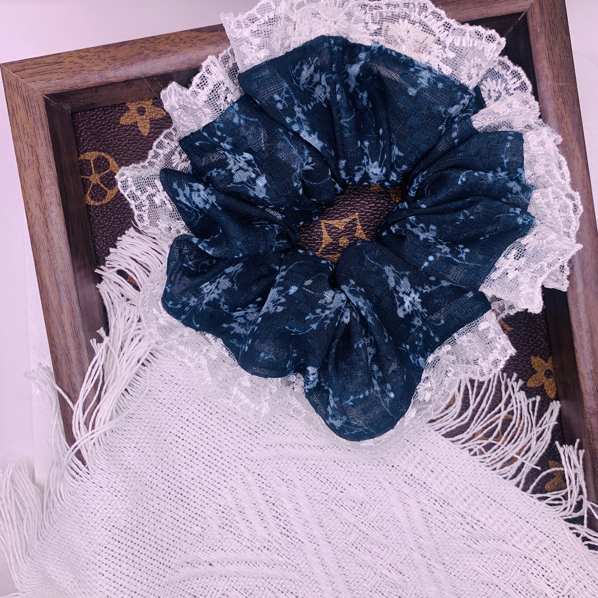 Marineblaues Spitzen-Haar Scrunchie 018