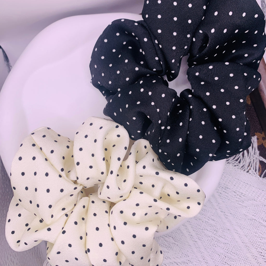 Gepunktetes Haar Scrunchie 023
