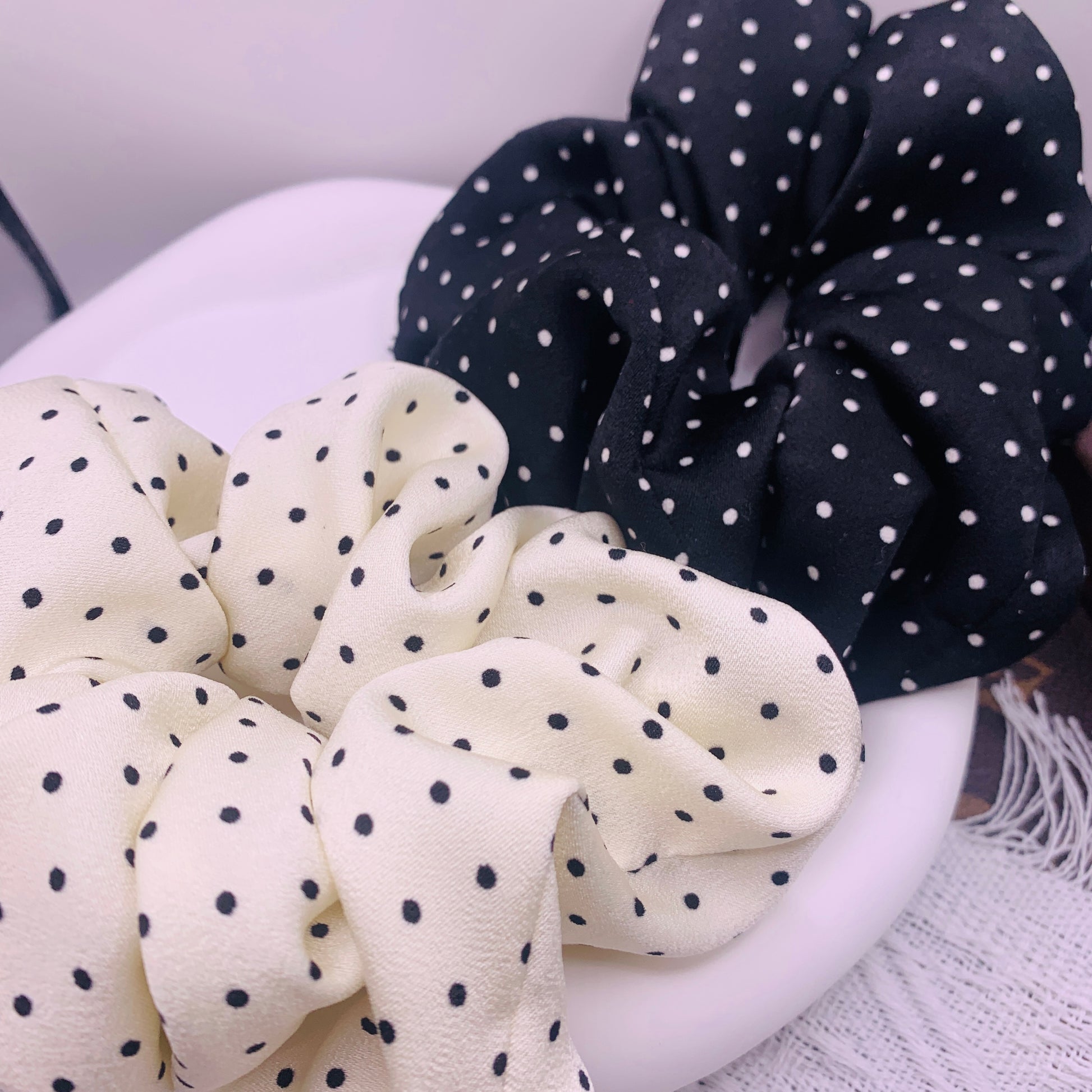 Gepunktetes Haar Scrunchie 023