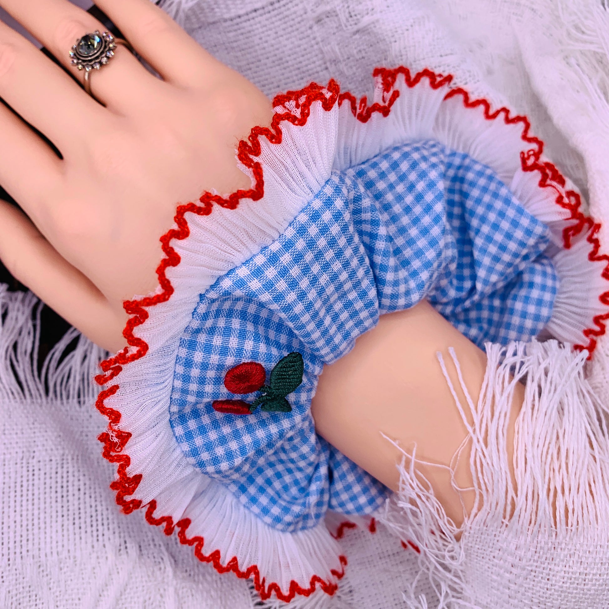 Gingham Kirsch-Haar Scrunchie 006