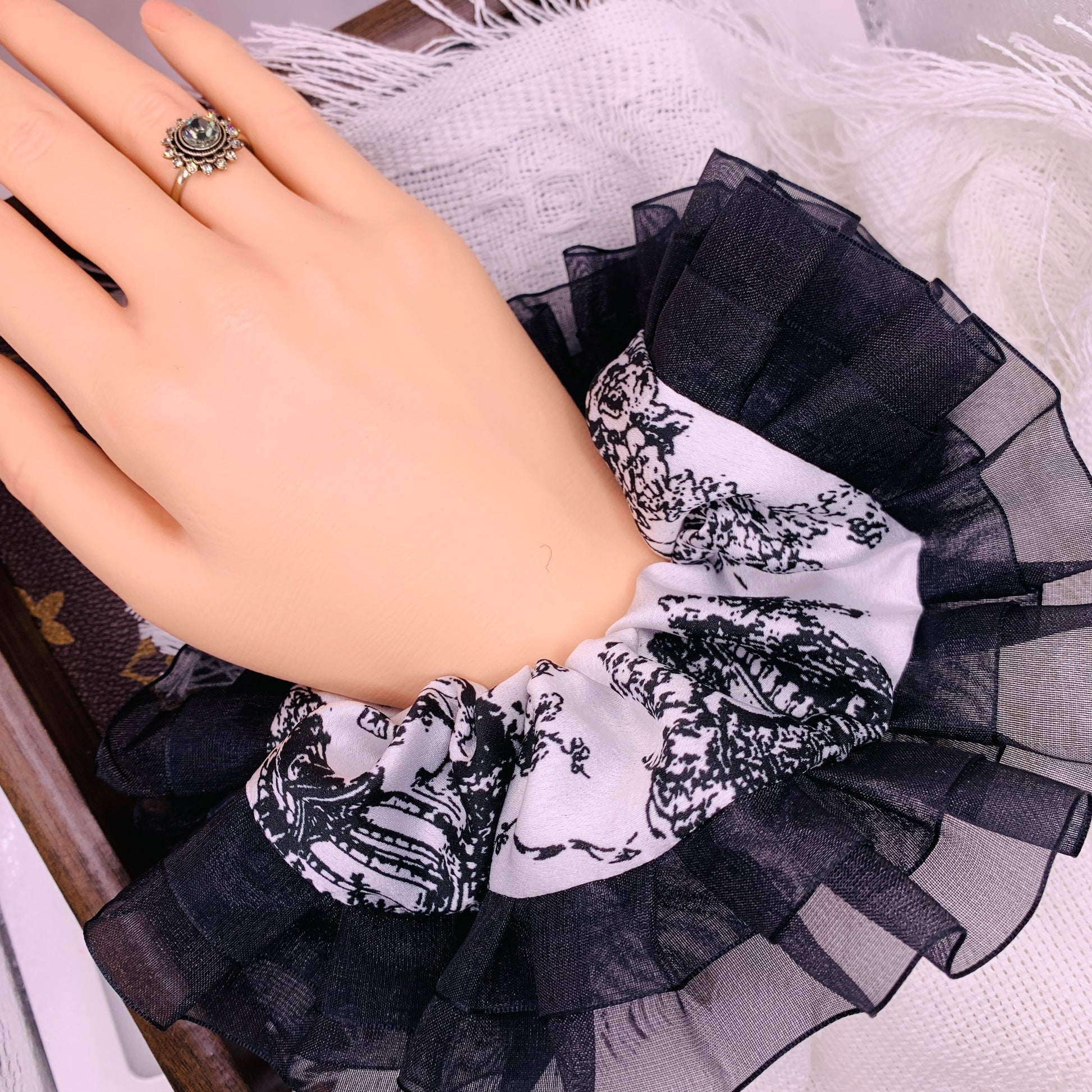 black Lace and white038