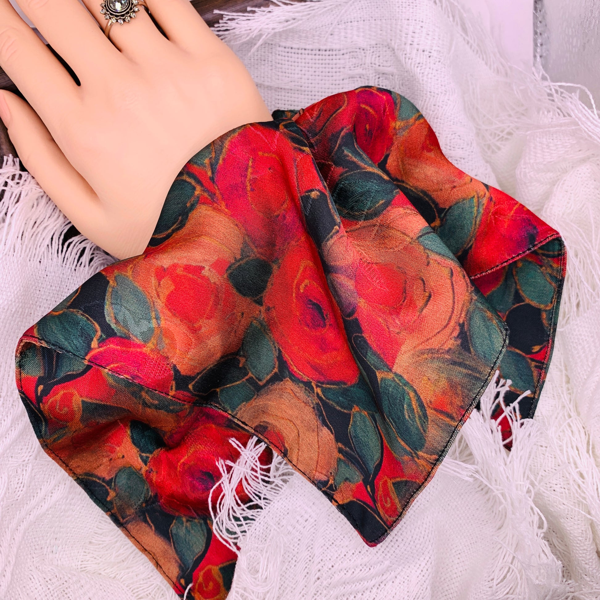 Rose Queen square 053