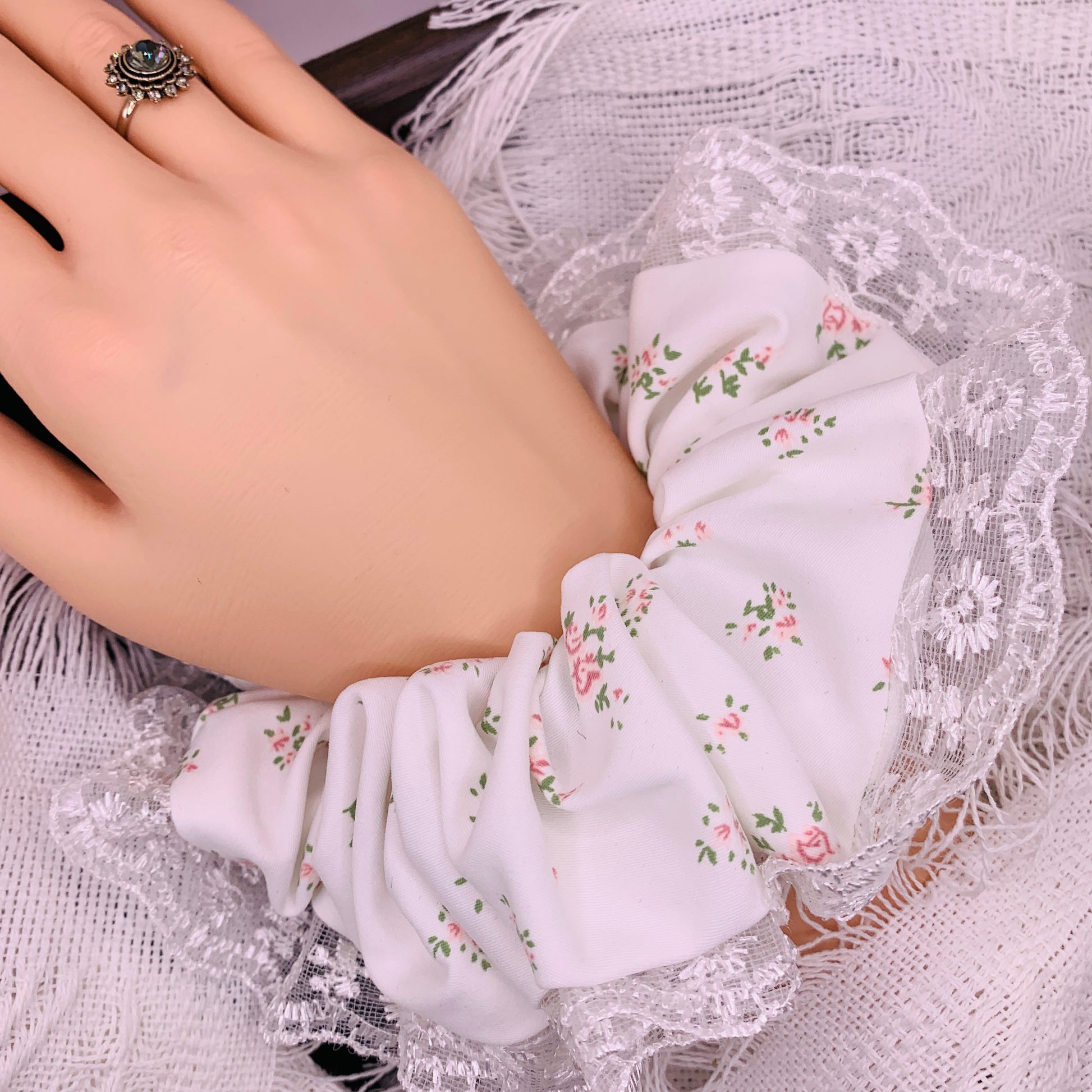 Fresh flower with Lace 056