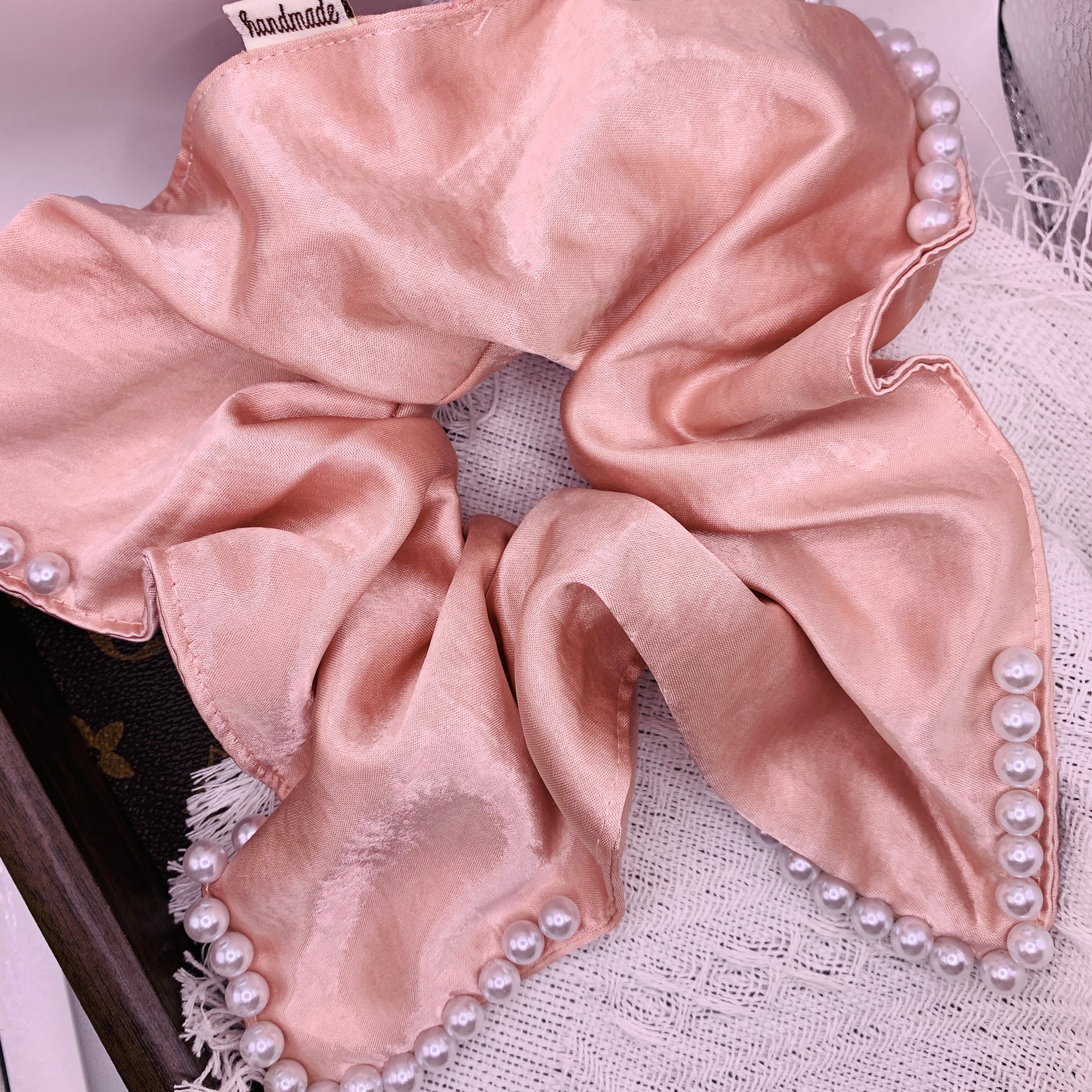 Pink Lady Square with Pearl Satin 058