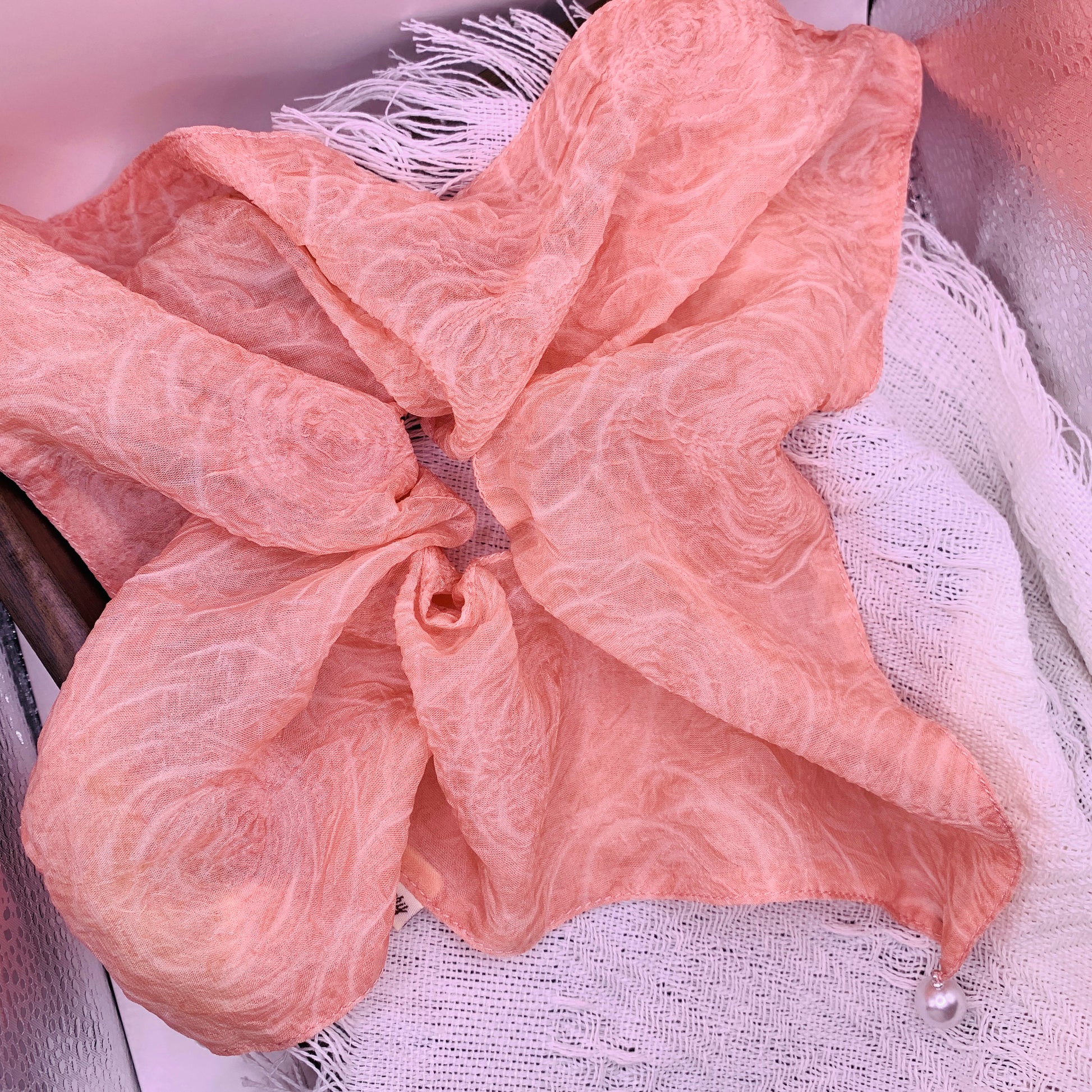 Rose Lady square with pearl 070