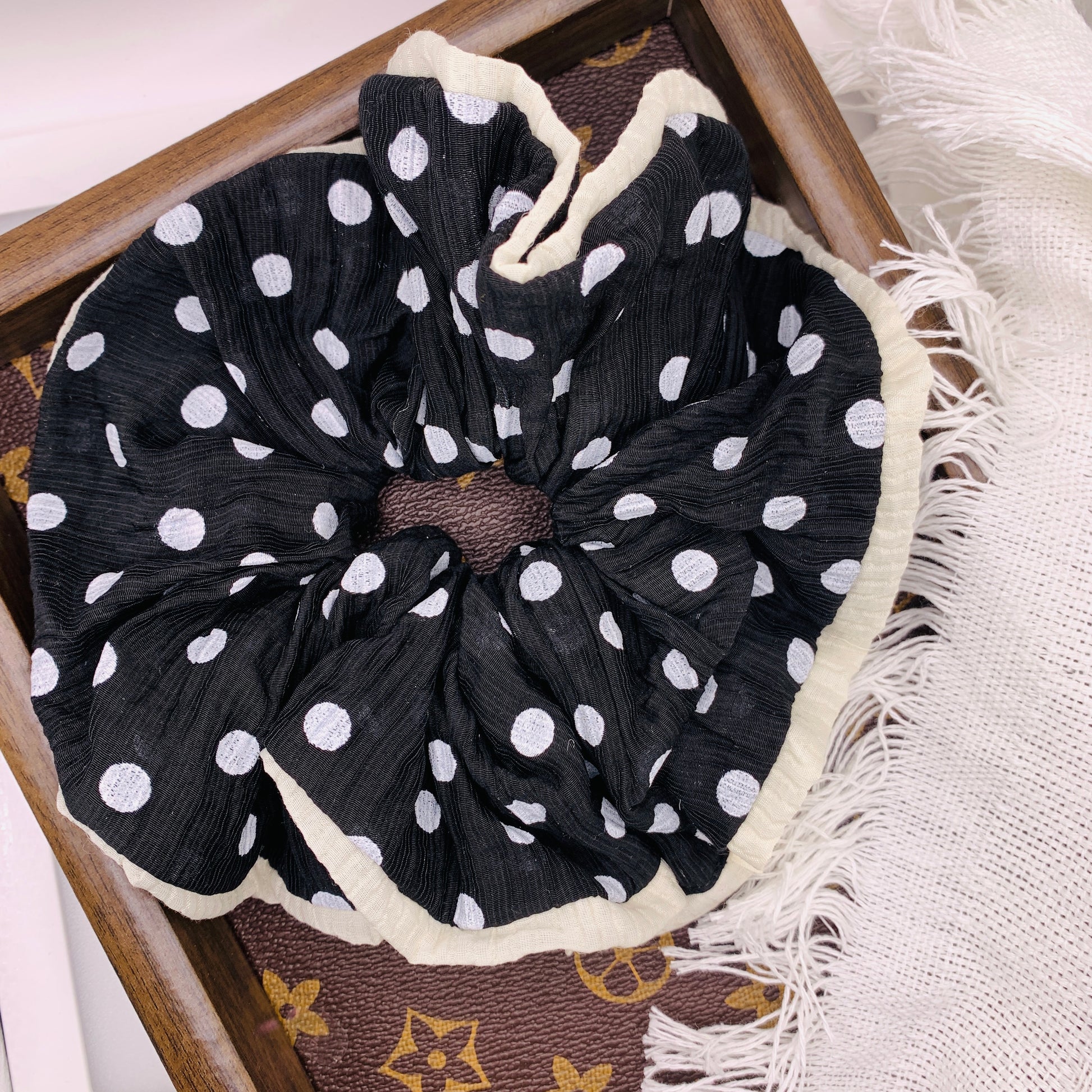 Polka black Dot white line 074